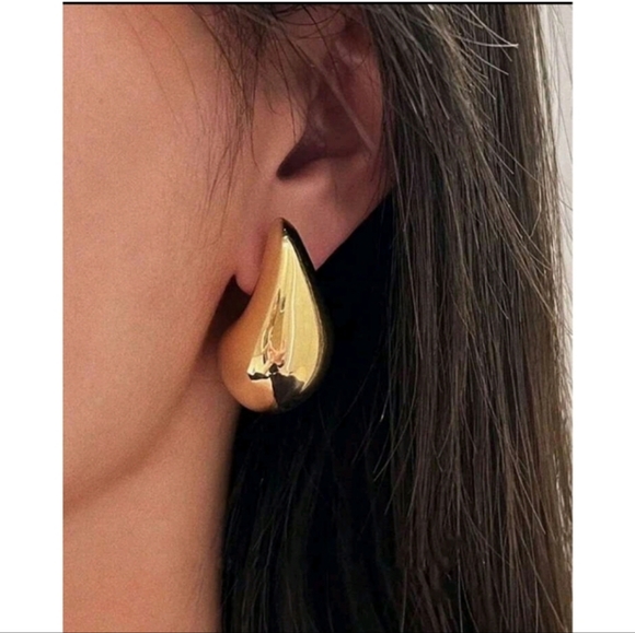 Anthropologie Trendy Teardrop Gold Stud Earrings - Picture 4 of 4